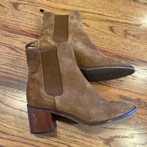 SUNDANCE Catalog Suede Ankle Boots Size 39 (Size 8)  Gorgeous Like New